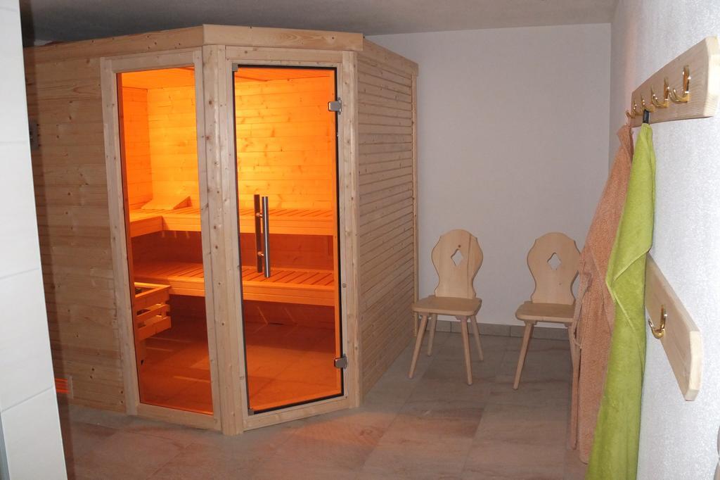 Penthousewohnung Mit Garten Sauna Pool Maishofen Room photo